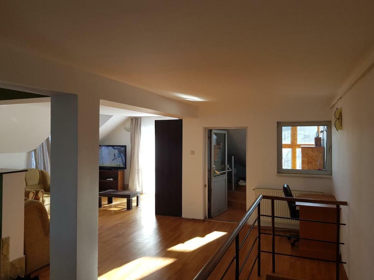 Penthouse Apartament 2 Floors, 2 Bedroom , 2 Bath, 120 Sqm , Inside Yard Parking คลูจ-นาโปกา ภายนอก รูปภาพ