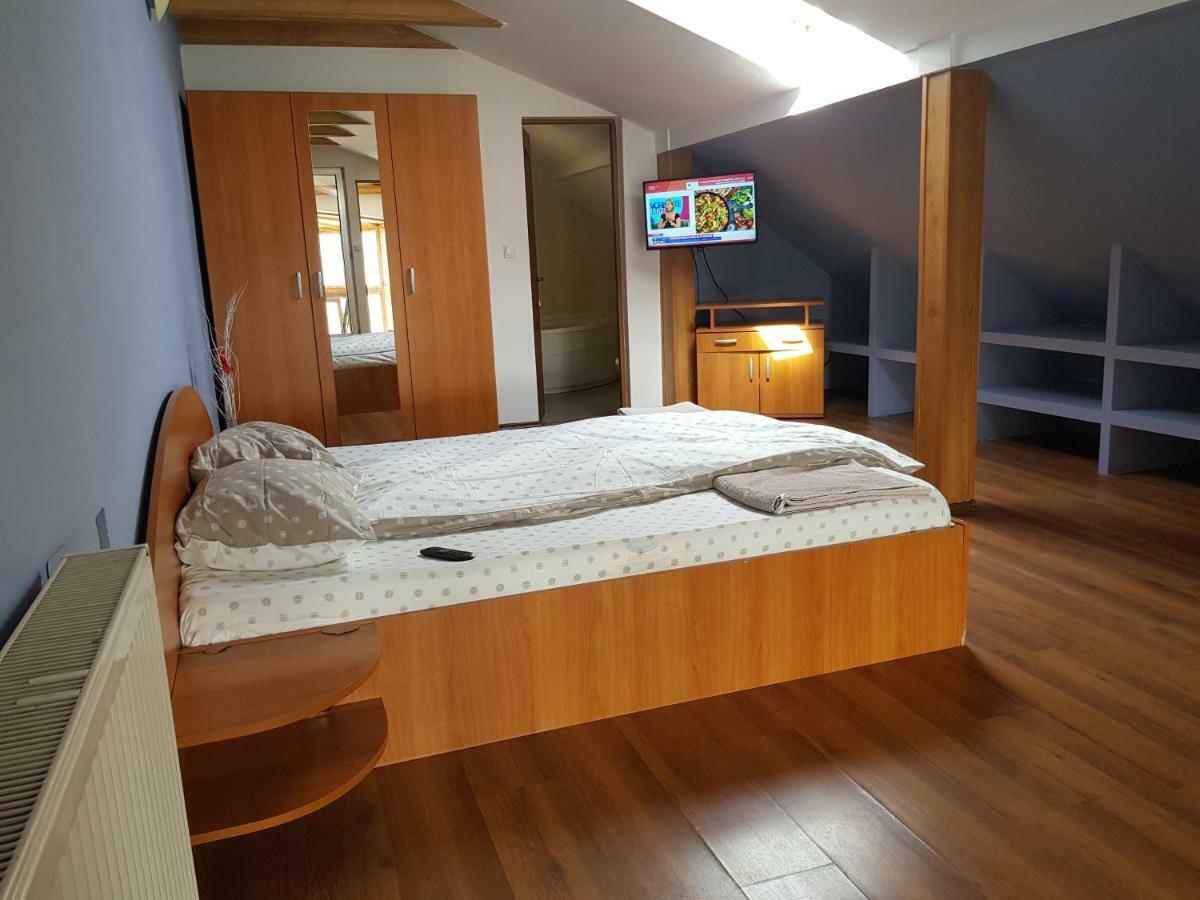 Penthouse Apartament 2 Floors, 2 Bedroom , 2 Bath, 120 Sqm , Inside Yard Parking คลูจ-นาโปกา ภายนอก รูปภาพ